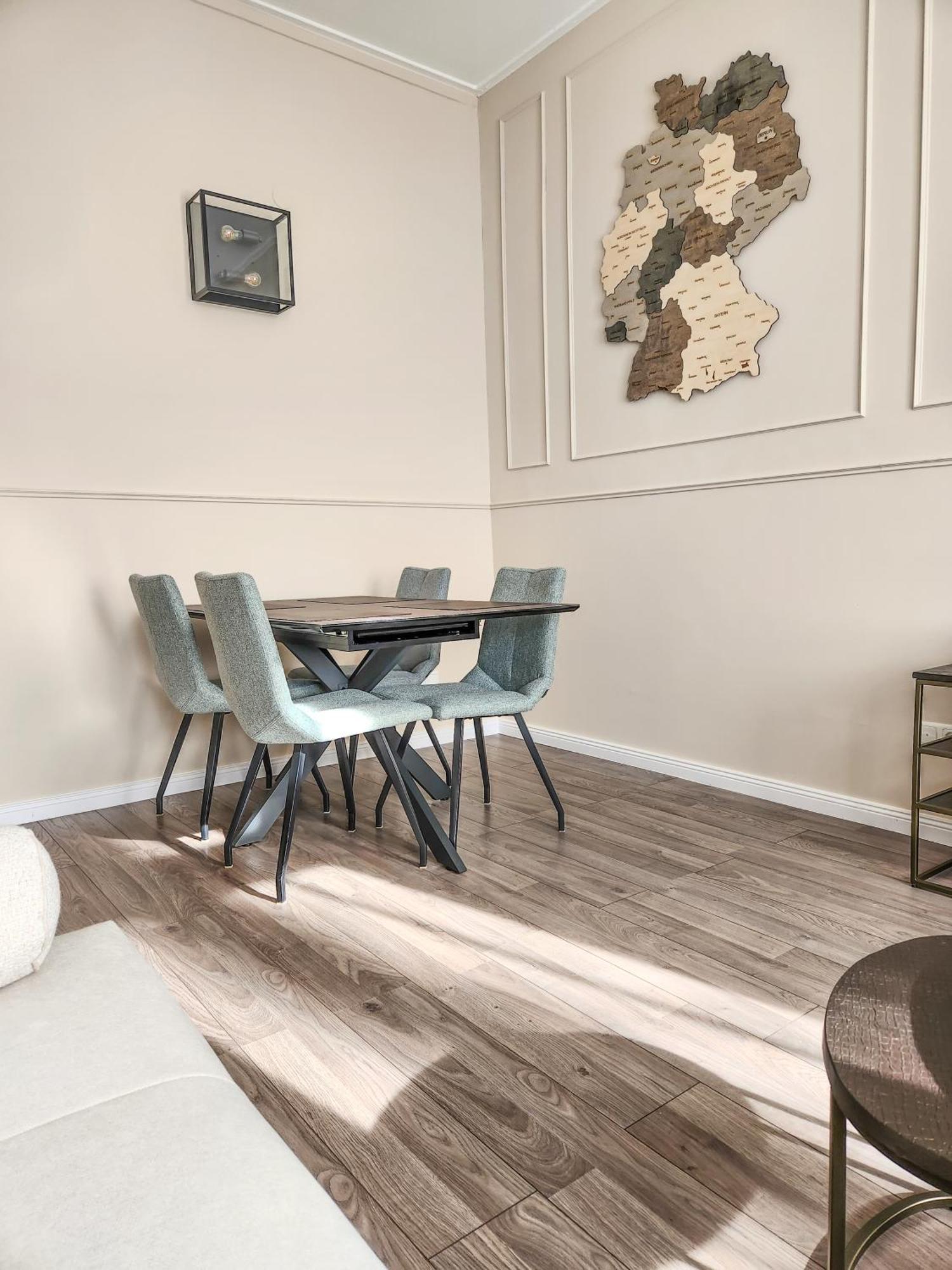 Geli Homes L1 - 2X Zimmer, 2X Kingsize Bett, 1 Bis 4 Personen, Parkplatz, Tv, Wifi, Top Kueche, Kaffee, Tee 뤼넨 외부 사진