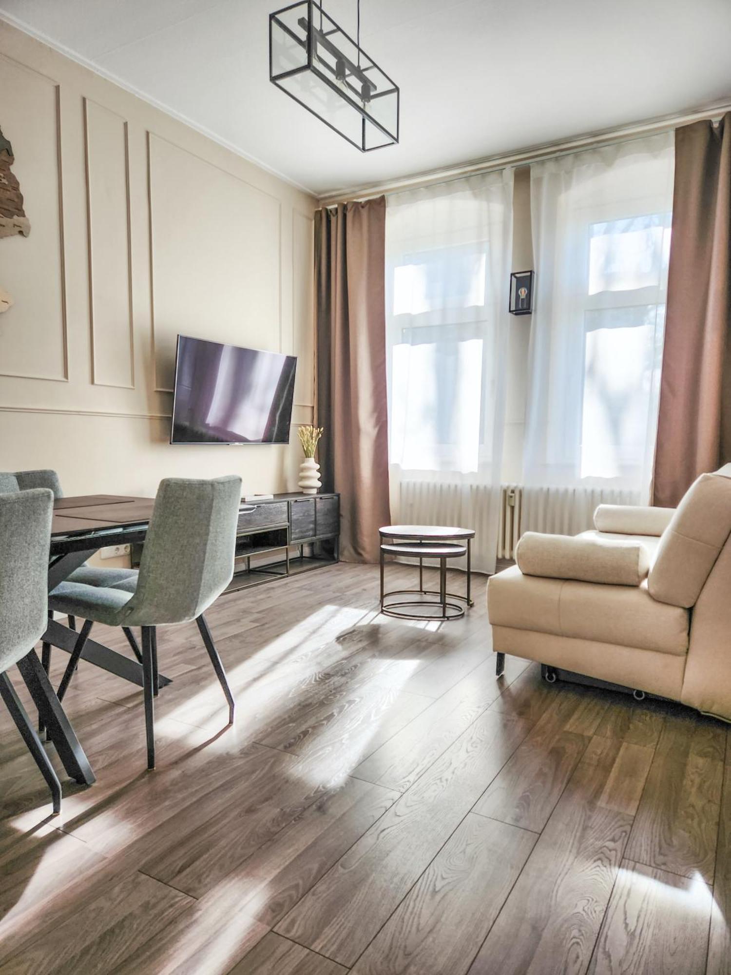 Geli Homes L1 - 2X Zimmer, 2X Kingsize Bett, 1 Bis 4 Personen, Parkplatz, Tv, Wifi, Top Kueche, Kaffee, Tee 뤼넨 외부 사진